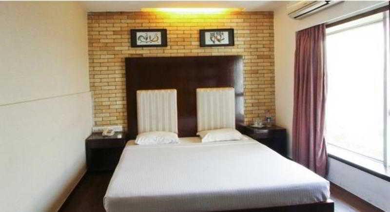 Fabhotel Savoy Suites Mumbai Airport Exteriör bild