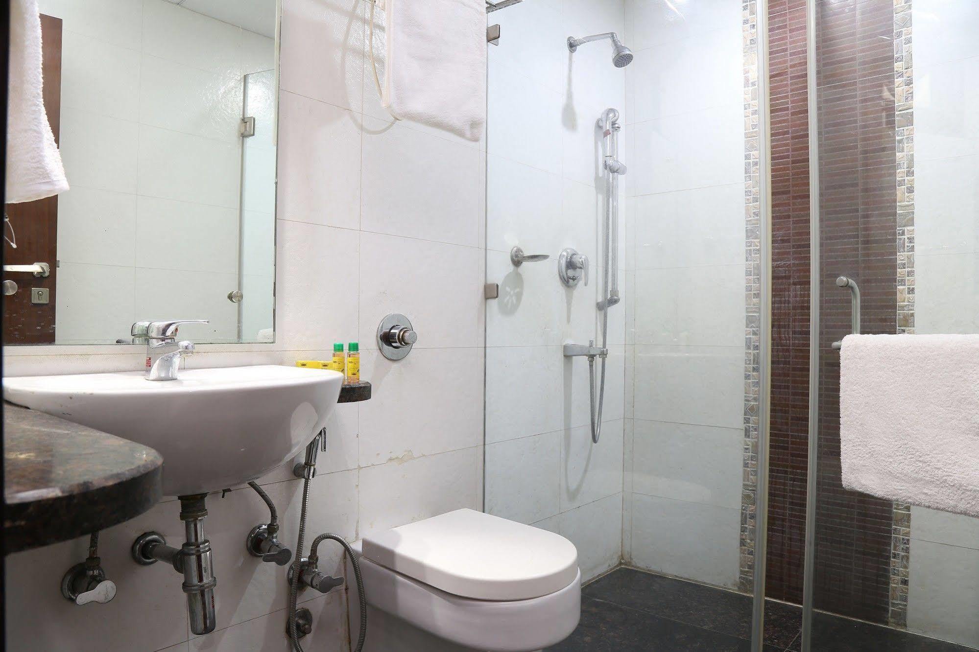 Fabhotel Savoy Suites Mumbai Airport Exteriör bild